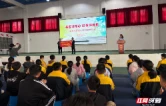 书香润校园 公益助成长 汉寿县新华书店走进詹乐贫中学开展图书捐赠活动