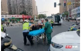 桃江：路口两车相撞人员受伤 交警铁骑快速施救保畅通