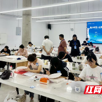 湖南化工职业技术大学:匠心绘釉彩 瓷艺竞芳华