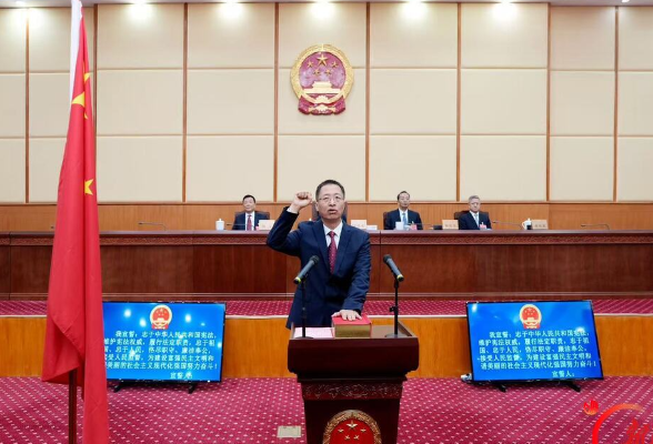 省十四届人大常委会第二十六次会议举行 决定谢卫江为湖南省代理省长