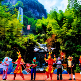 山水为幕,万神赴约!张家界宝峰湖万神节今日正式启幕